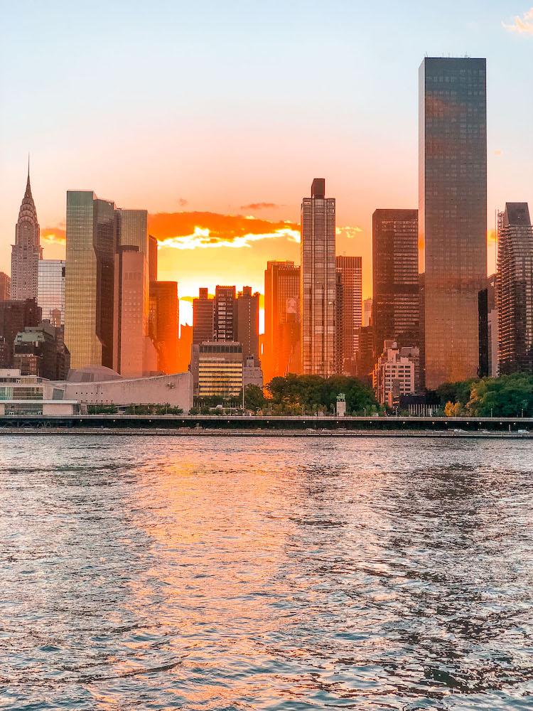 sunset-circle-cline-harbor-lights-new-york Faites cette croisière Circle Line de nuit à New York !