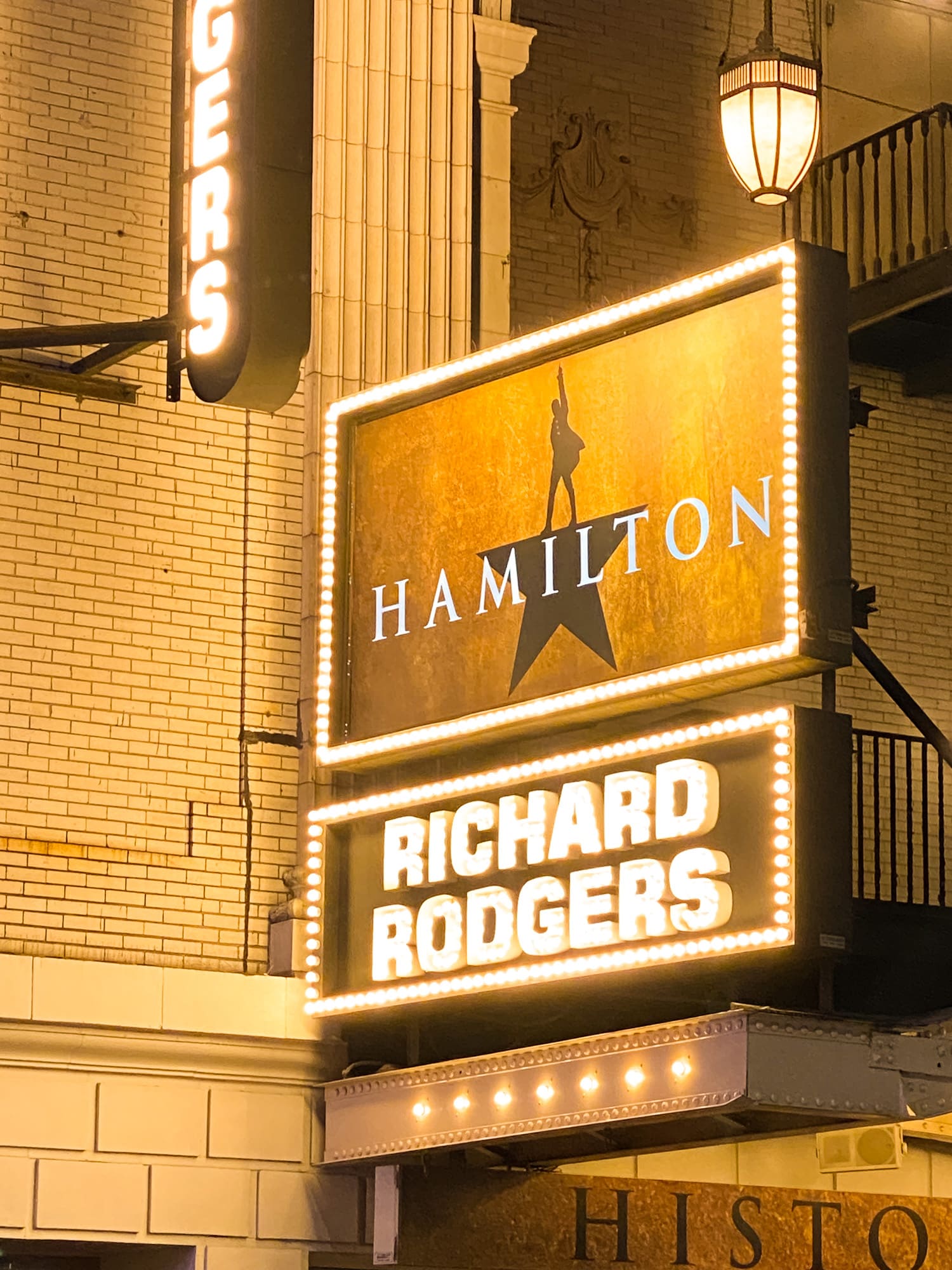 Hamilton-musical-Broadway-1_ Hamilton Broadway Show [2024] :  mon avis, casting, meilleurs prix